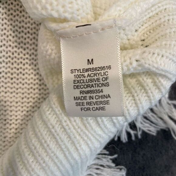 No Comment Frayed Bear Scarf Sweater Size M New - Picture 6 of 8